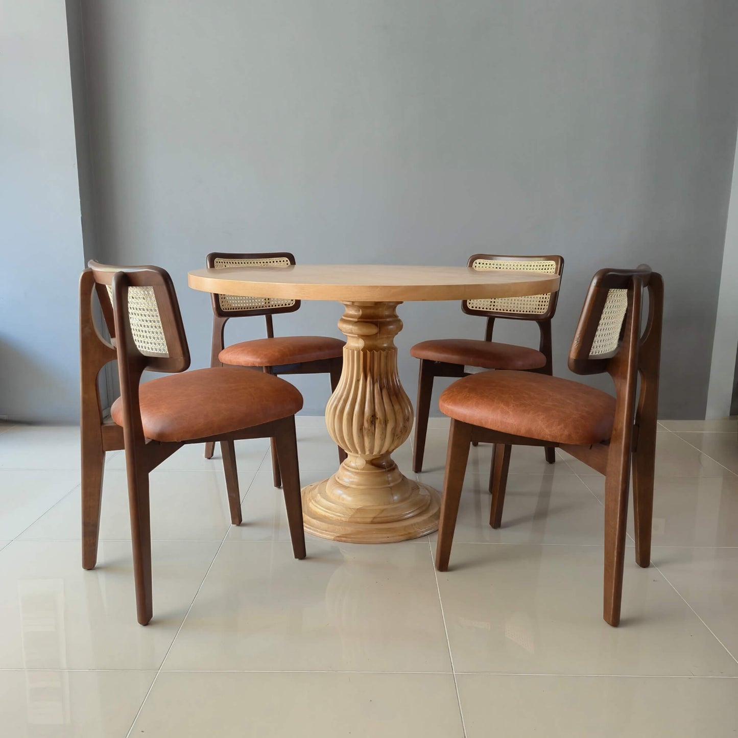 Balerin Ahşap Masa