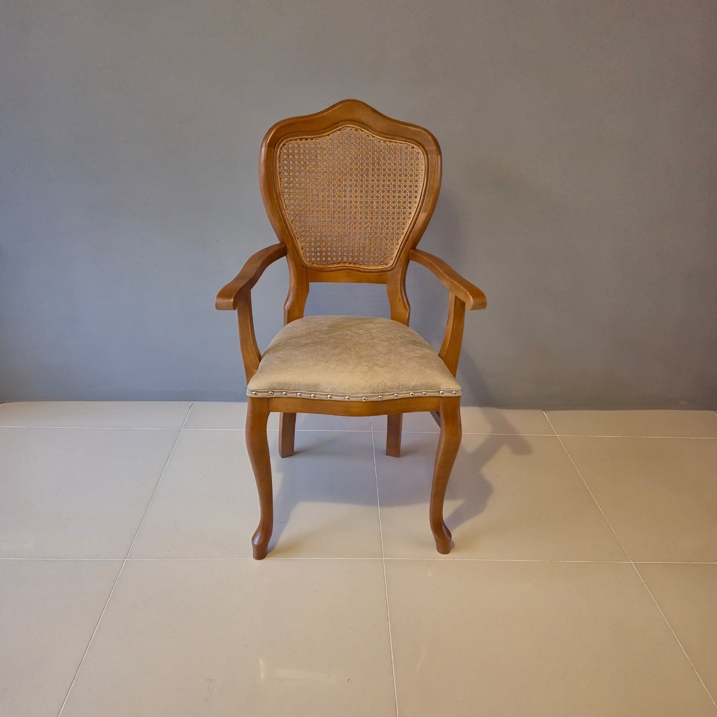 Lilia Kollu Hazeranlı Ahşap Sandalye, Retro Tasarım