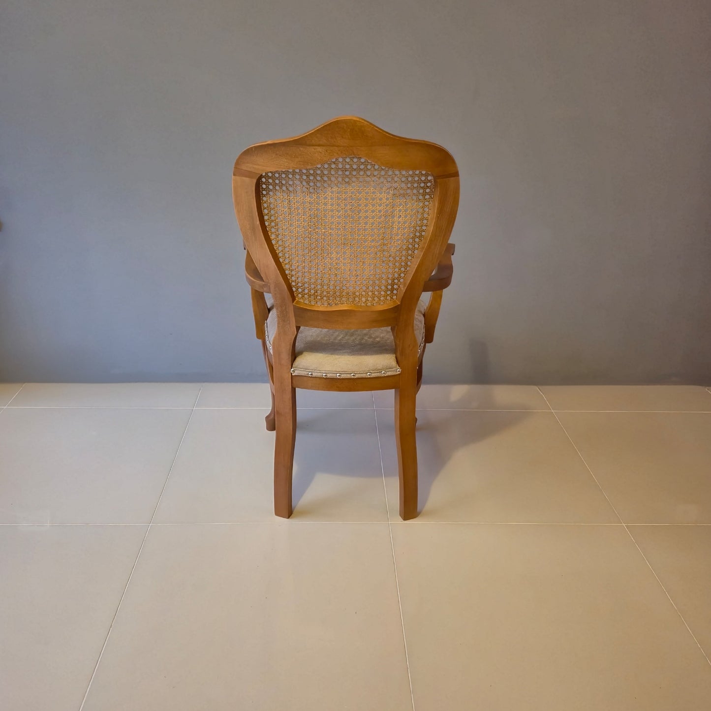 Lilia Kollu Hazeranlı Ahşap Sandalye, Retro Tasarım