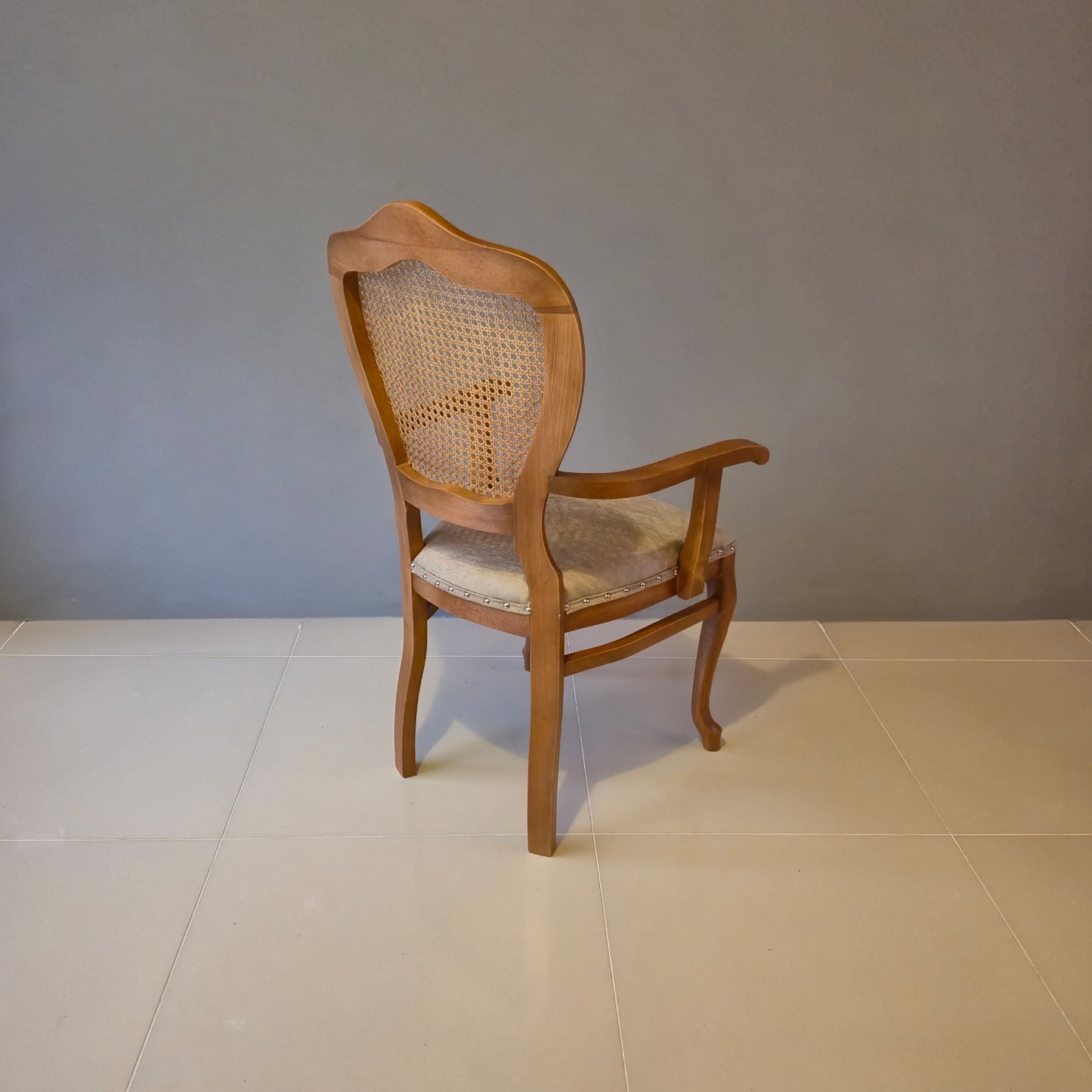 Lilia Kollu Hazeranlı Ahşap Sandalye, Retro Tasarım