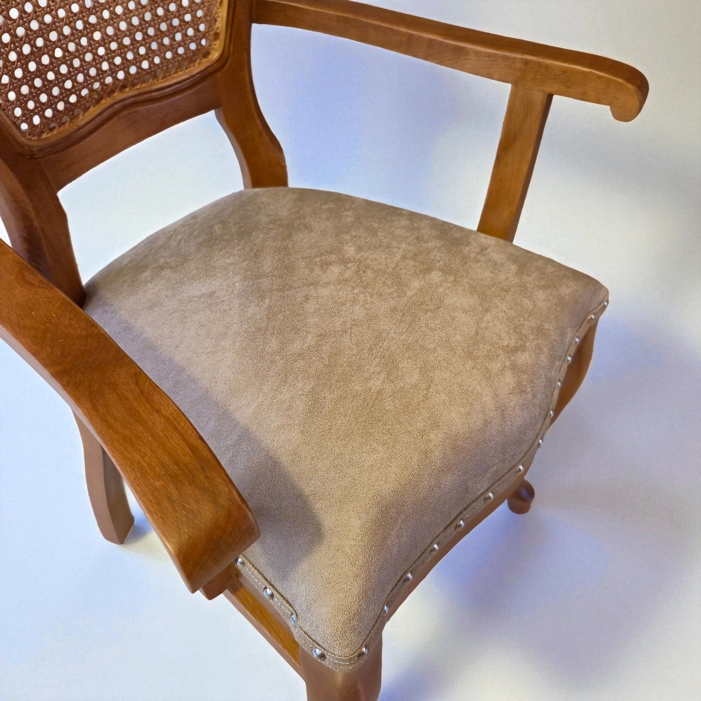 Lilia Armlehnstuhl aus Holz mit Rattan, Retro-Design