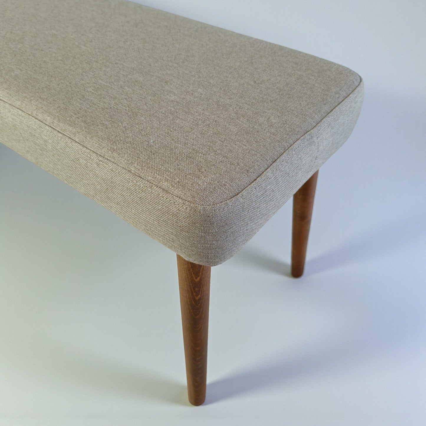 Serentia Bank, Ahşap Ayaklı Bench