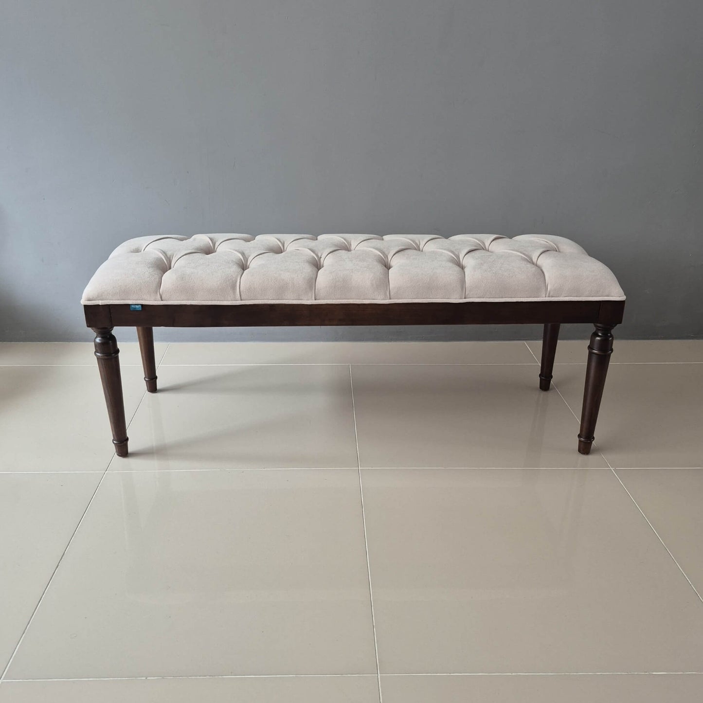 Sarp Bank, Kapitone Döşemeli Ahşap Ayaklı Bench