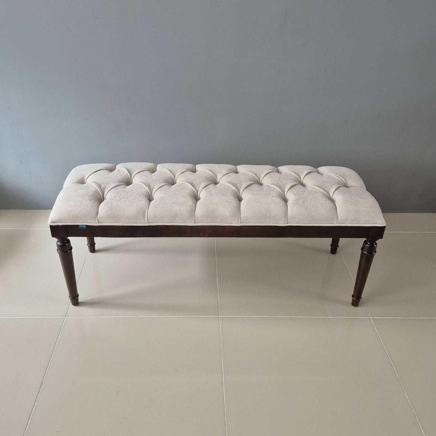 Sarp Bank, Kapitone Döşemeli Ahşap Ayaklı Bench
