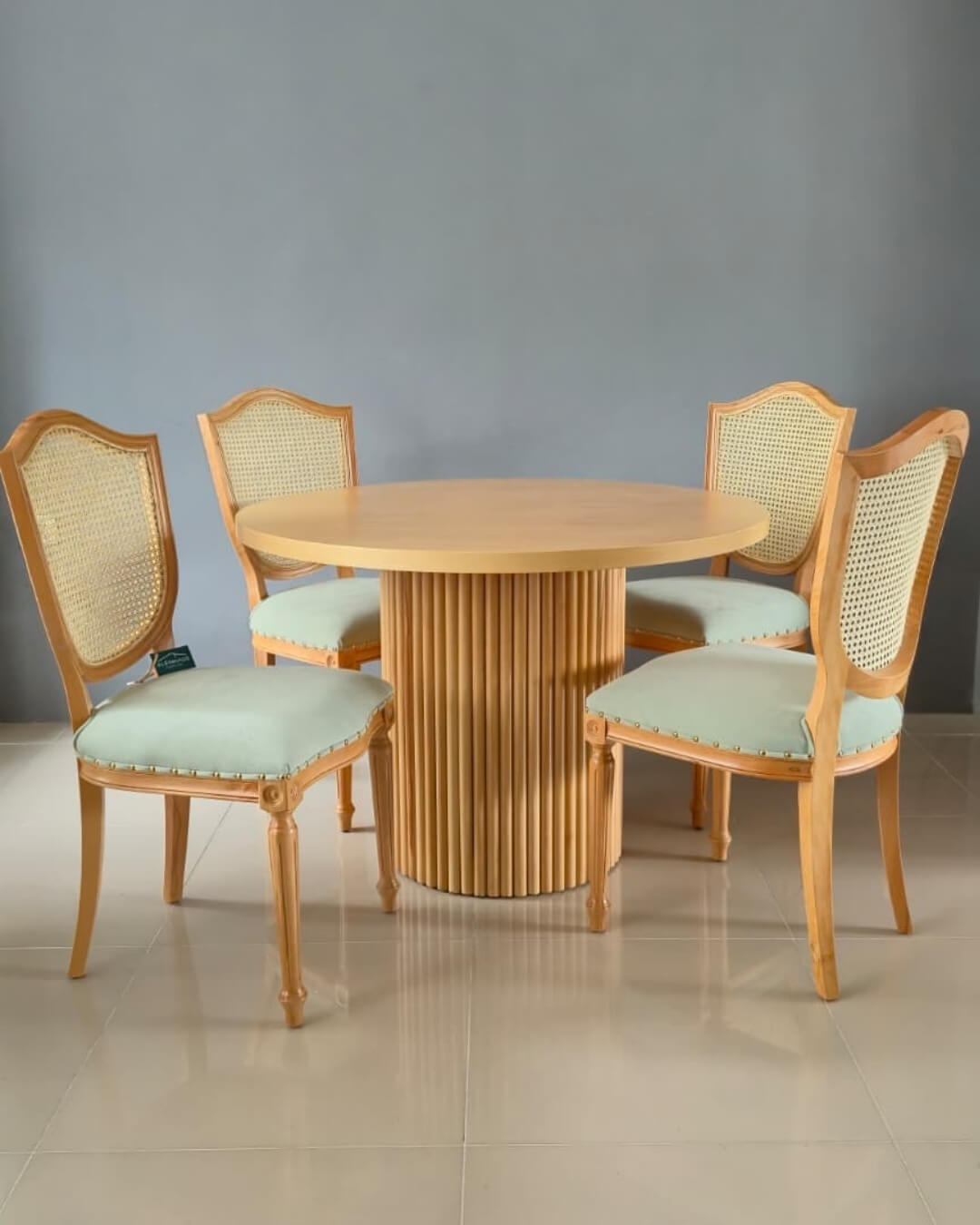 Retro Masa Takımı, Konforlu Oturum, Değiştirilebilir Renk ve Kumaş
