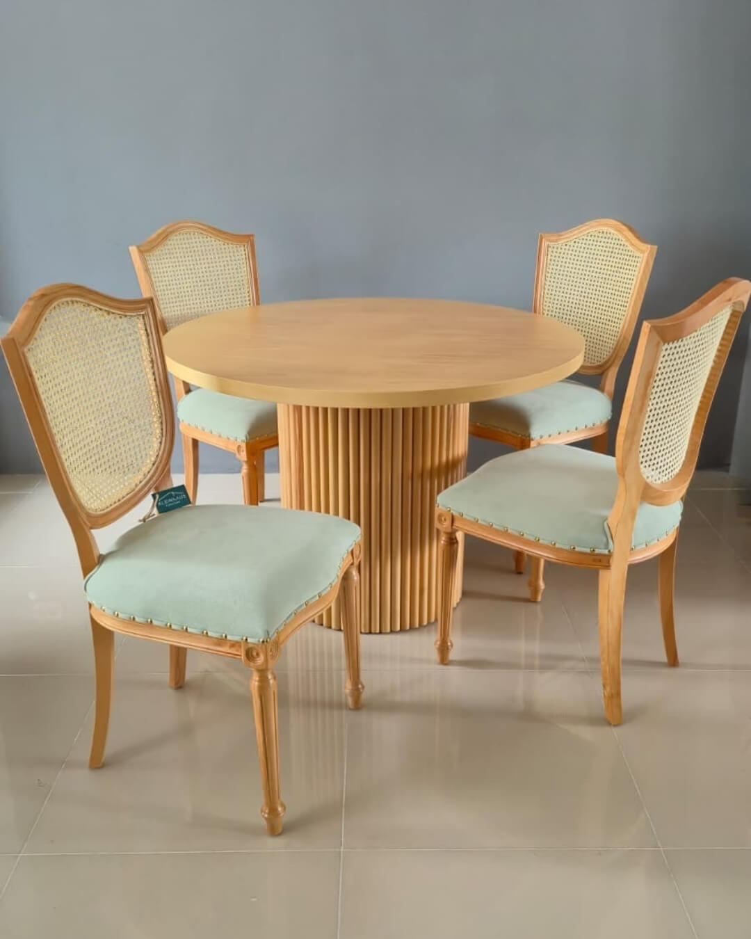 Retro Masa Takımı, Konforlu Oturum, Değiştirilebilir Renk ve Kumaş