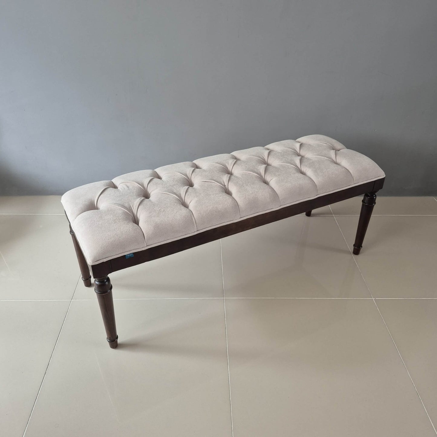 Sarp Bank, Kapitone Döşemeli Ahşap Ayaklı Bench