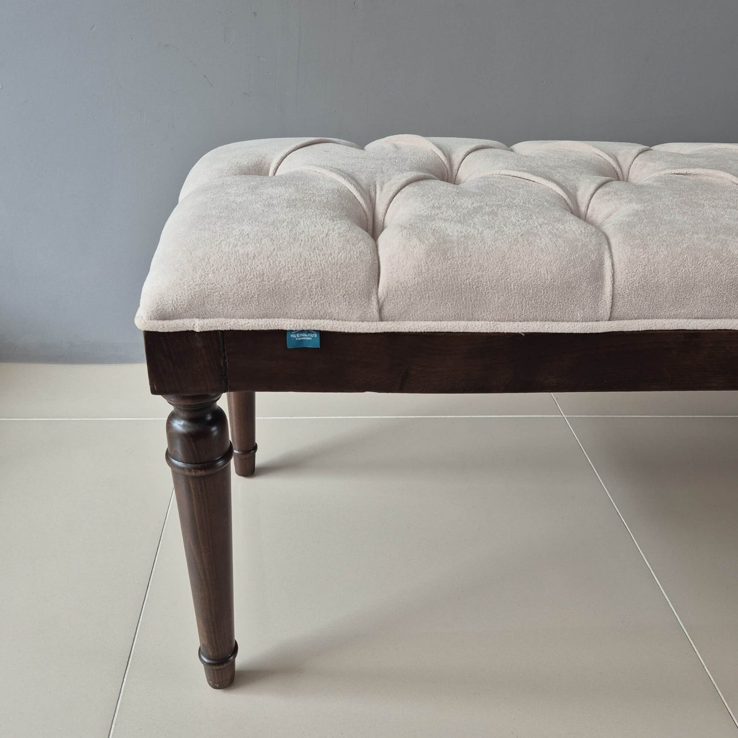 Sarp Bank, Kapitone Döşemeli Ahşap Ayaklı Bench