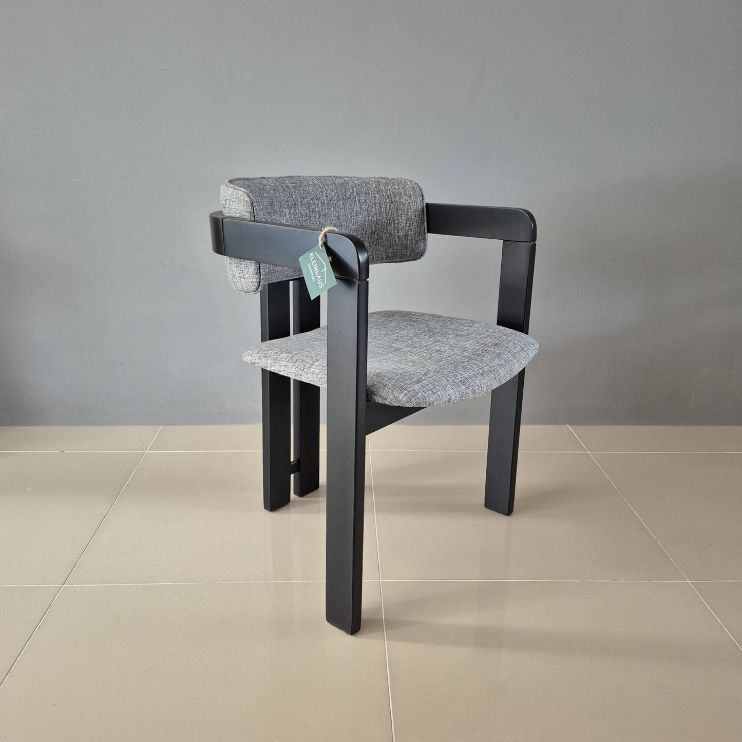 Münih Ahşap Yemek Sandalyesi, Kolçaklı Konorlu Tasarım