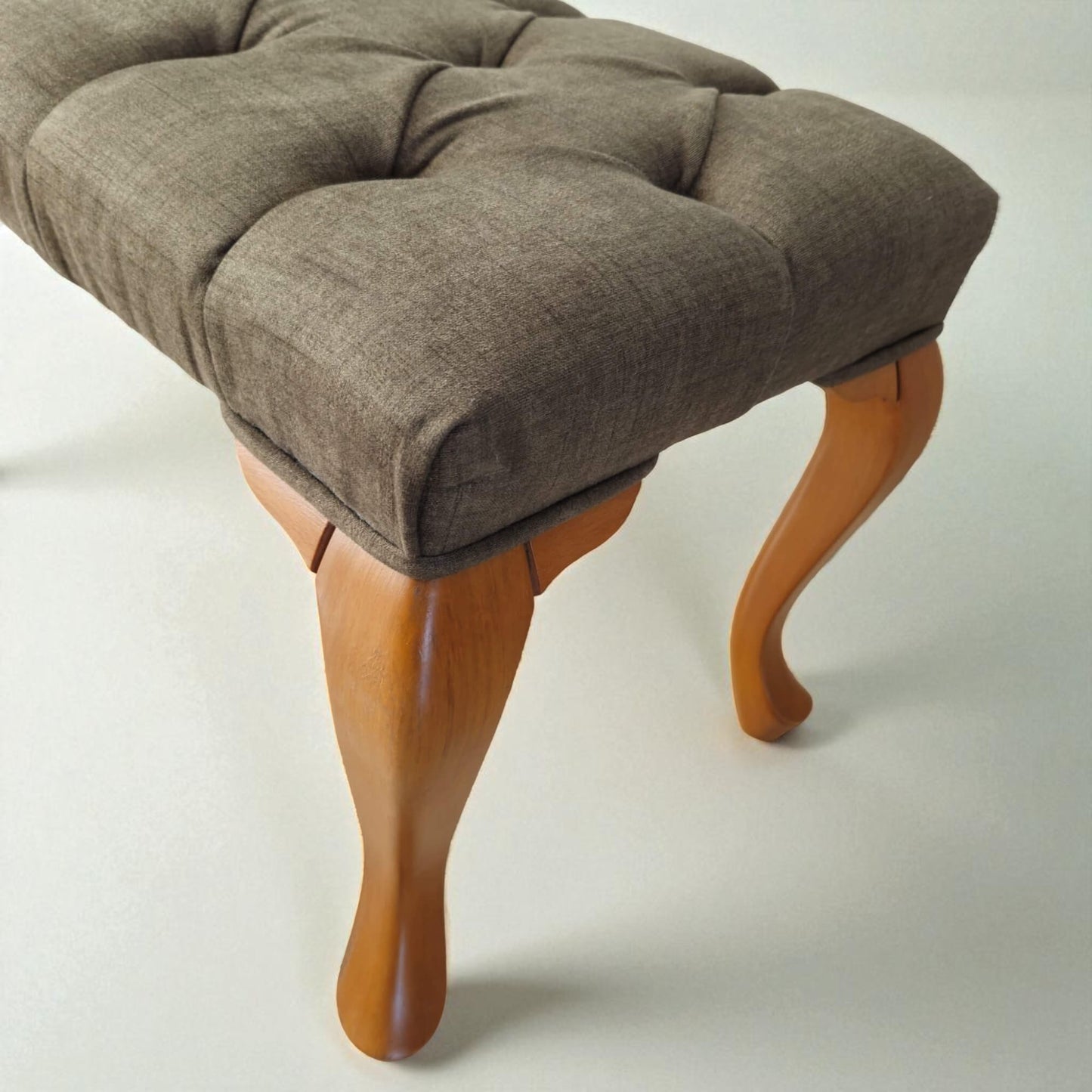Ahşap Lükens Ayaklı Kapitone Bench