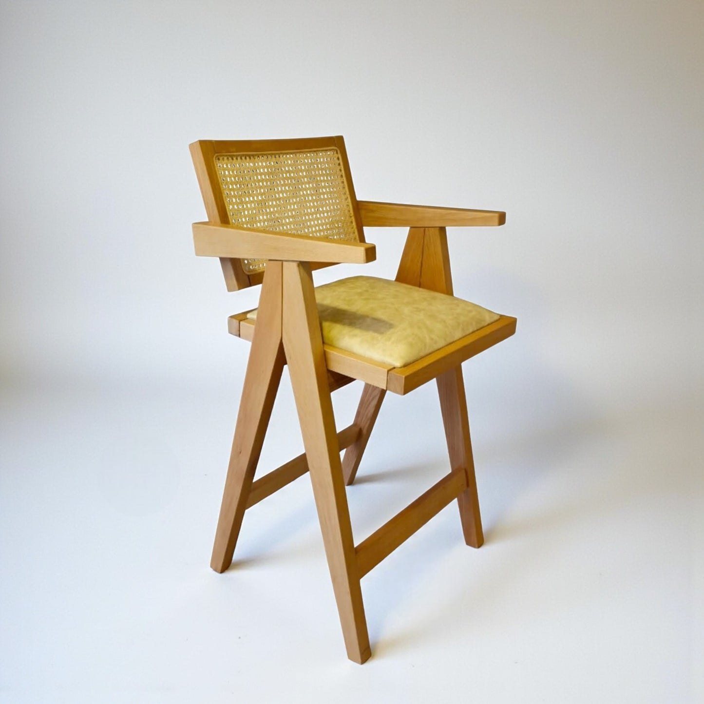 Sofia Ahşap Bar Sandalyesi, Klasik Tasarım