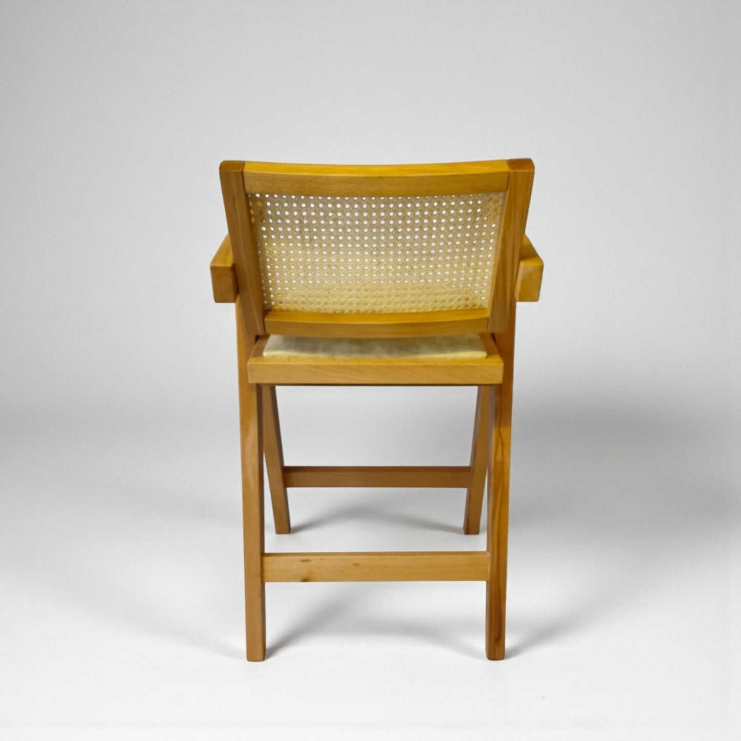 Sofia Ahşap Bar Sandalyesi, Klasik Tasarım