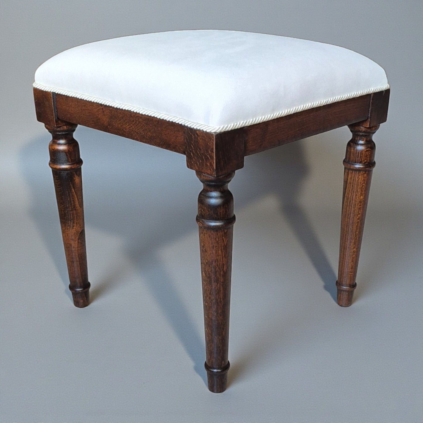 Sarp Bank, Ahşap Ayaklı Bench