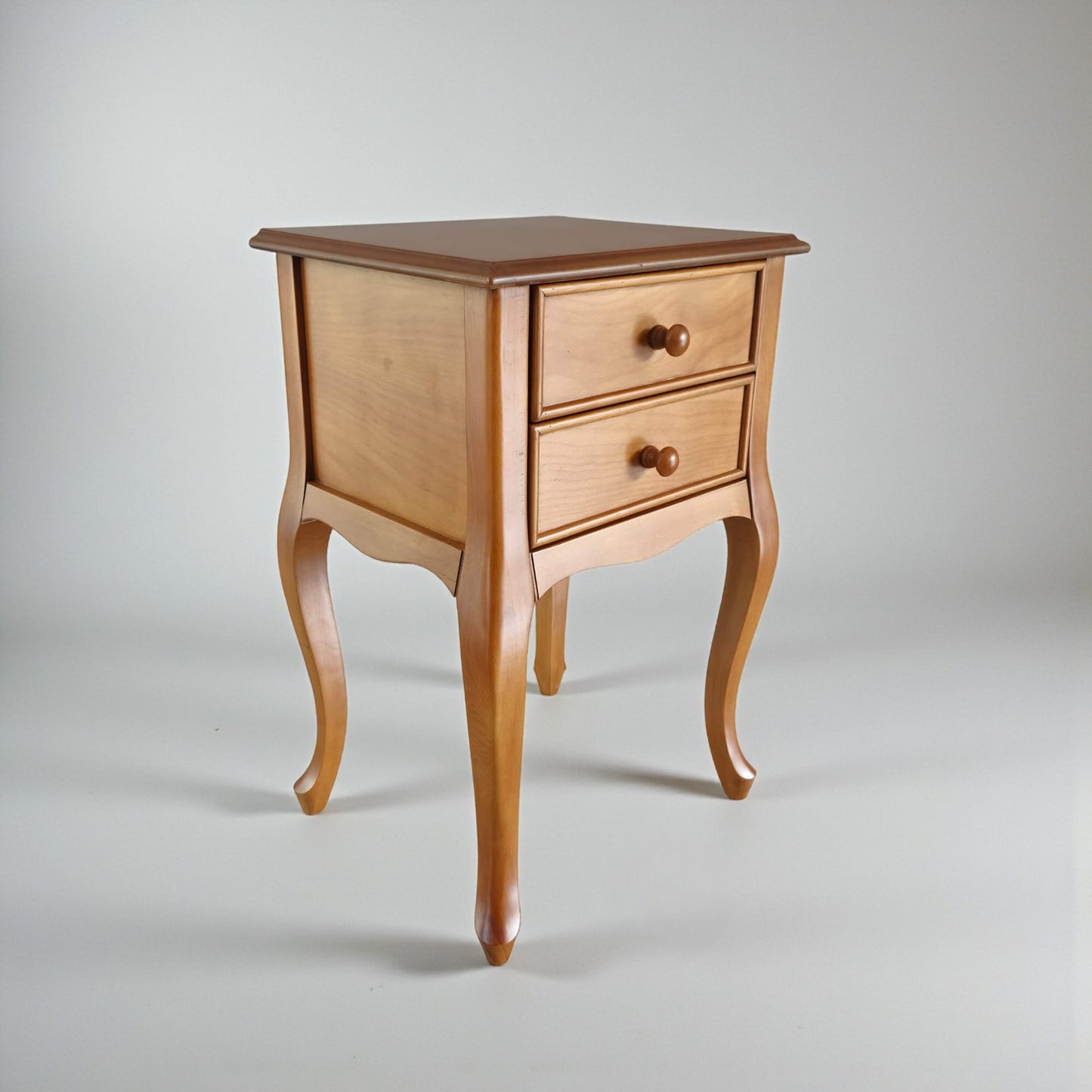 Victoria Lükens Ayaklı Komodin