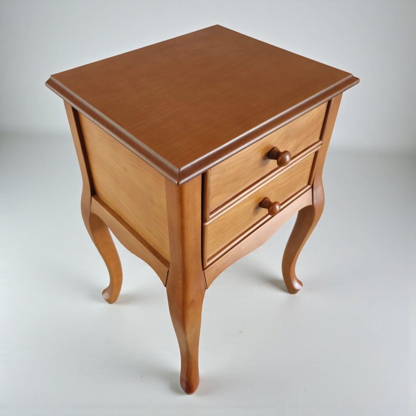 Victoria Lükens Ayaklı Komodin