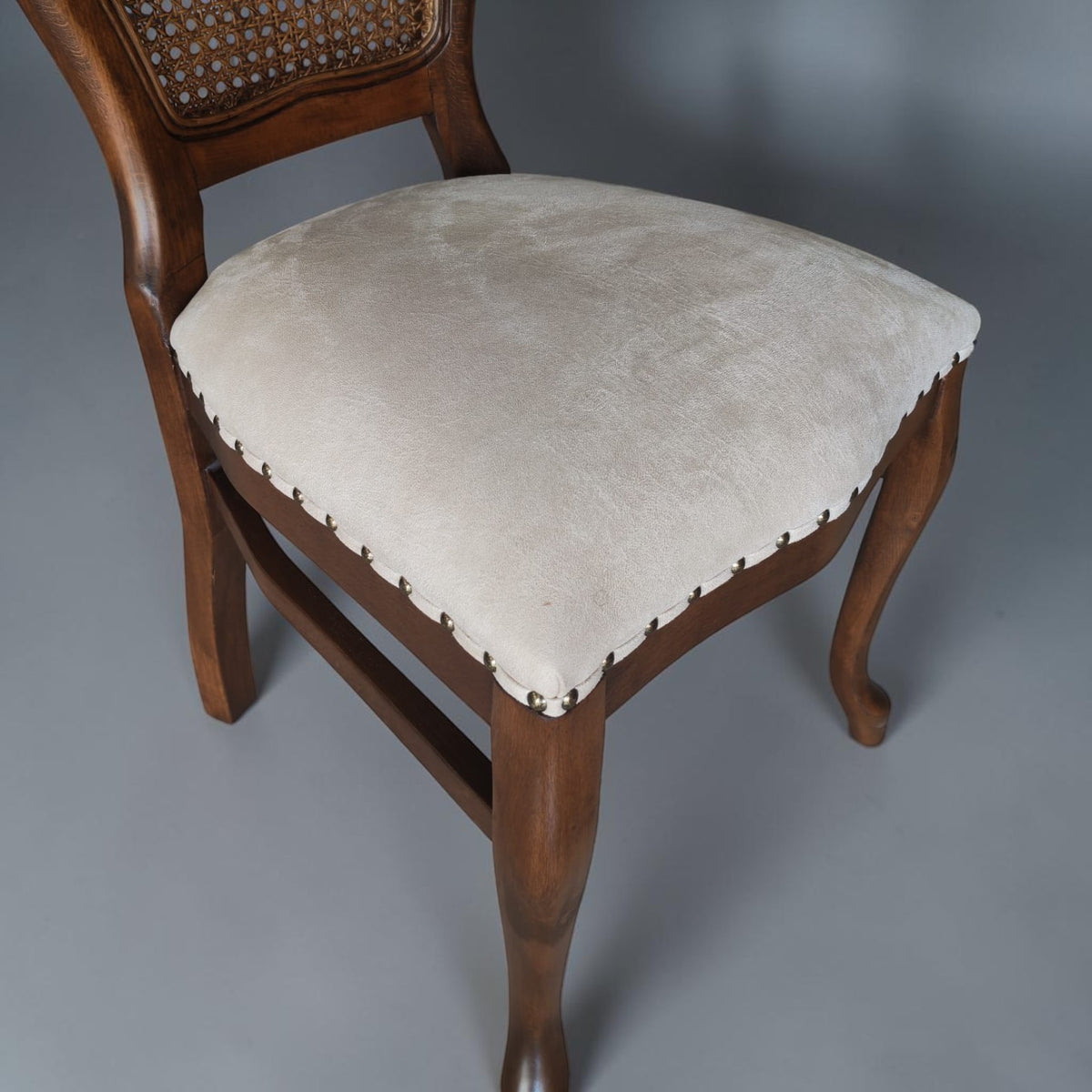 Lilia Rattan-Holzstuhl, klassisches Design