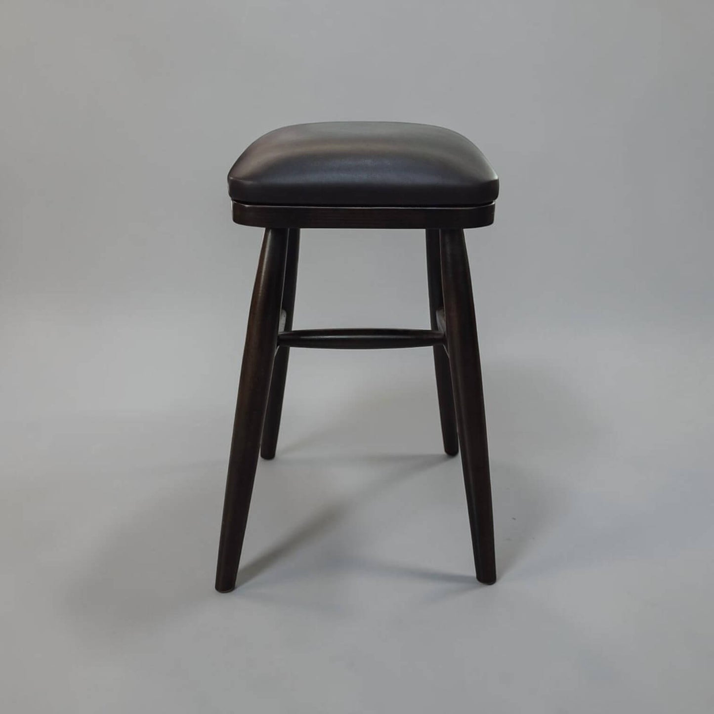 Moderner quadratischer Holzhocker von Woody