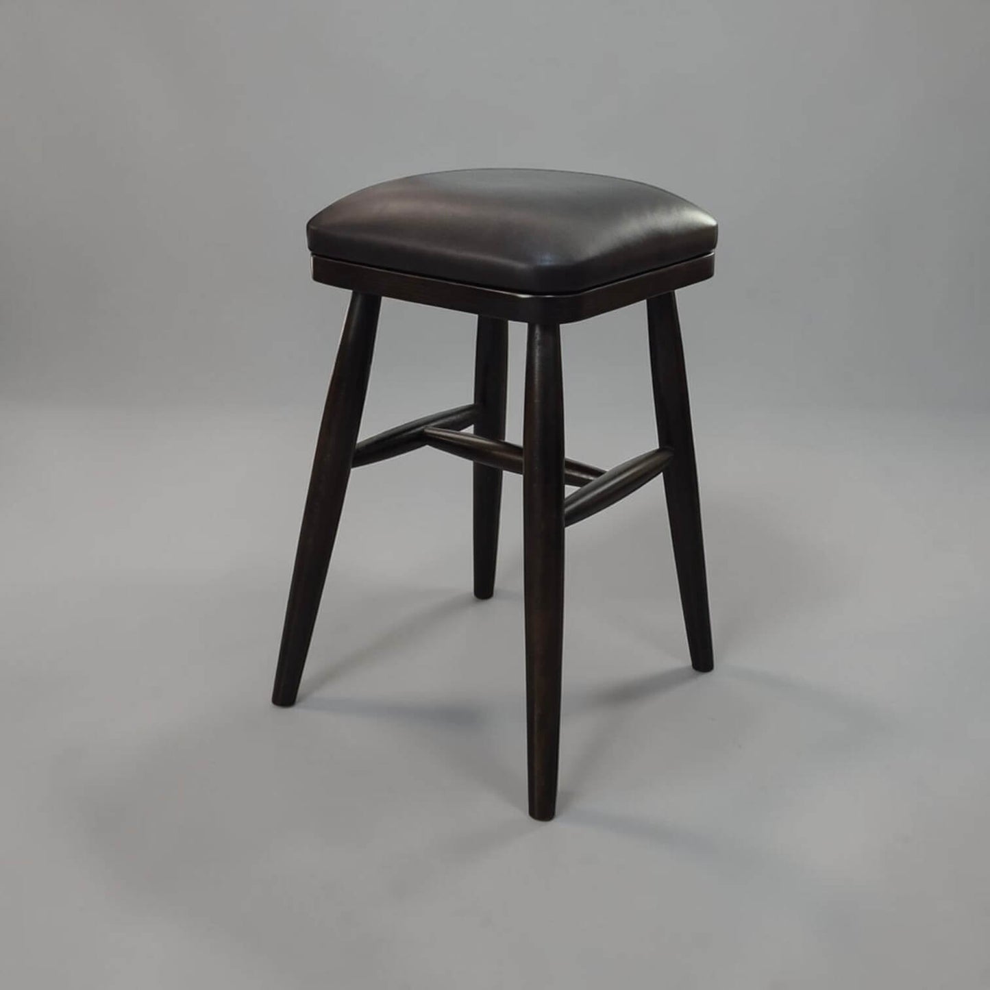 Moderner quadratischer Holzhocker von Woody